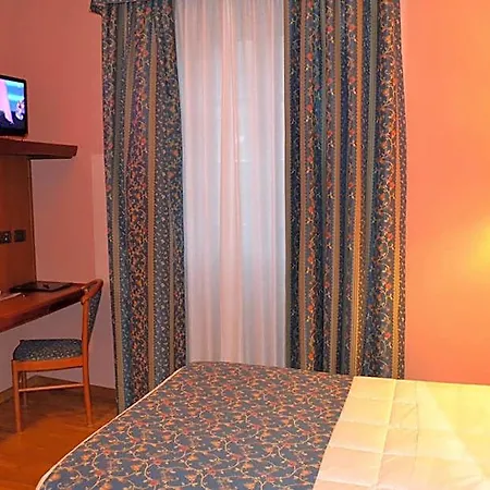 Italia Hotel 3*